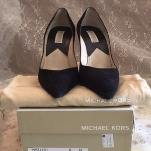 Classic black suede pump